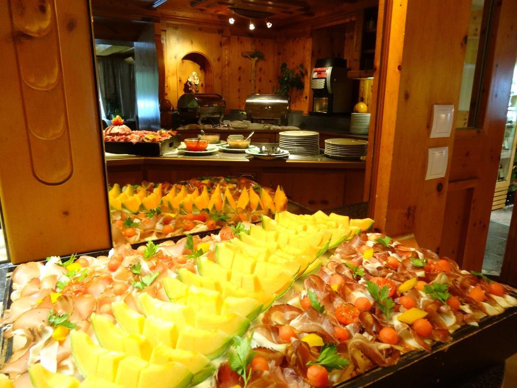 Hotel Gundolf ซังคท์เลออนฮาร์ด อิม พิทซ์ทัล ภายนอก รูปภาพ